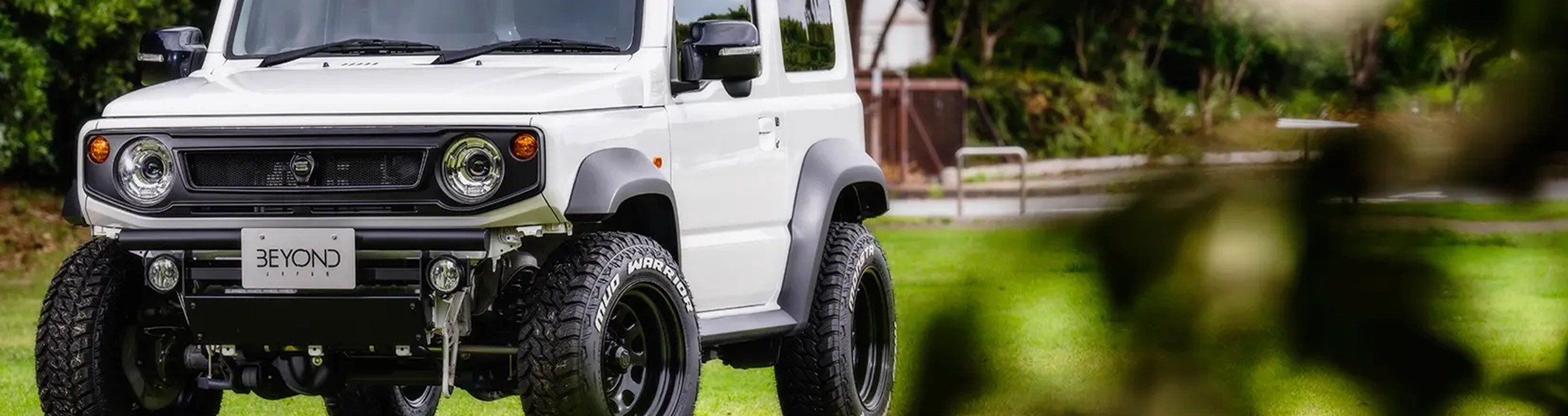 CODE 18 | レトロなムードを醸し出すモノトーンメイク：極限までメリハリを追求したCODE18は、そんな志向のユーザーをも虜にするに違いない。