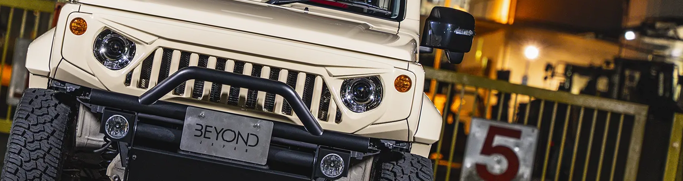 CODE 22｜猪突猛進の存在感をまとう、ラギッド系バンパースタイル：極太パイプと迫力のショートワイド設計が放つ、唯一無二のオフロード感。